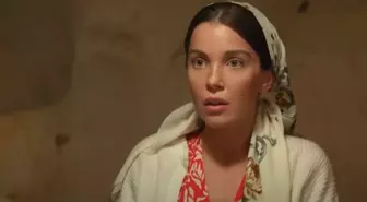 Ağaç tepesinden bikinili poz! Fotoğrafa düştüğü not düşündürücü