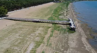 İznik Gölü'nde bir dönem deniz otobüsünün yanaştığı iskele karada kaldı
