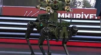Türkiye'nin ilk füze atan robot köpeği canlı yayında tanıtıldı