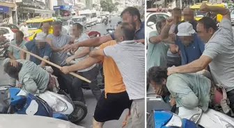 Yol ortasında yumruk ve sopalarla öldüresiye dövdüler