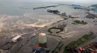 8.8'lik depremin ardından ilk tsunami dalgaları iki ülkeye ulaştı! İşte o anlar