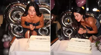 Görkemli doğum günü kutlaması! Pastadaki not dikkat çekti