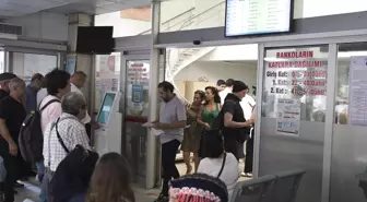 Son güne bırakmanın bedelini ödediler! Ehliyet yenileme kuyrukları müdürlükleri kilitledi