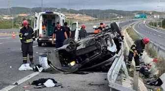 Yön levhasına çarpıp takla attı: Anne öldü, eşi ve 3 çocuğu yaralı