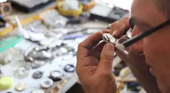 Saat ustaları çıraksız kaldı! Bir meslek sessizce yok oluyor