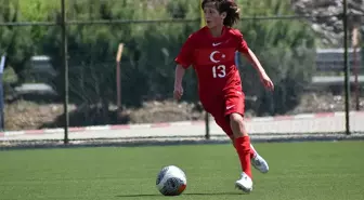 13 yaşındaki Ömer Özyurt, 6 milyon lira karşılığında Süper Lig devine transfer oldu