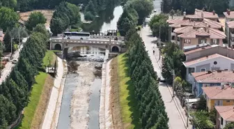 Eskişehir'in simgesi Porsuk Çayı'nda su seviyesi azaldı