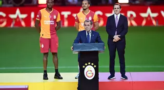 Galatasaraylı taraftarlar Dursun Özbek'i konuşturmadı