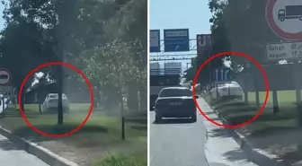 Yoğun trafiği atlatmak için çim alandan ilerledi