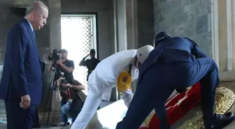 Cumhurbaşkanı Erdoğan, YAŞ üyeleriyle Anıtkabir'i ziyaret etti