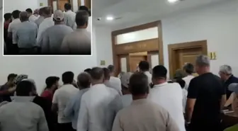 Kahramanmaraş'ta susuz kalan vatandaşlar bidonlarla belediyeyi bastı