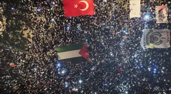 İstanbul'da binlerce kişi Gazze'ye umut ışığı olmak için yürüyor