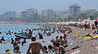 Antalya'da deniz bile yanıyor! Sıcaklık 32 dereceye ulaştı