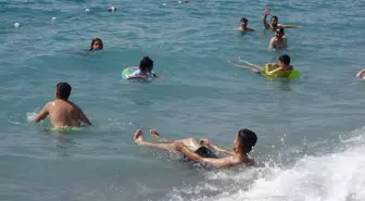 Türkiye'de ilk ve tek! Dermatologların önerdiği plaj doldu taştı