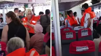 Denizde büyük panik! Feribot kayaya çarptı