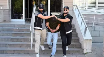 Doktorların bilgilerini ele geçirip kutu kutu ilaç yazmış