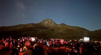 O ilimizin semalarında eşsiz şölen! 20 bin kişi akın etti