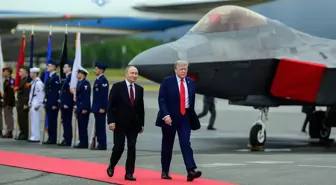 Resmen Putin'e gözdağı! Kırmızı halıda yürürken üstlerinden ABD savaş uçakları geçti