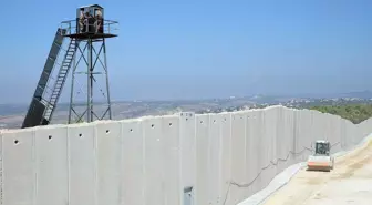 İran, Afganistan ve Pakistan sınırına 130 kilometre duvar inşa etti