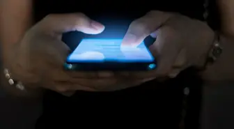 3.3'lük deprem öncesi telefonlara gönderilen uyarı mesajı infial yarattı