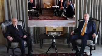 Programda ilginç anlar: Bahçeli, Cumhurbaşkanı Erdoğan'a 2 eser dinletti