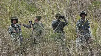 Venezuela, Kolombiya sınırına 15 bin güvenlik gücü yerleştirecek