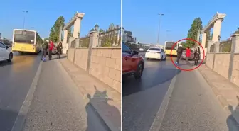 Tartıştığı sürücüyü yumruklayıp yere serdiği anları paylaştı