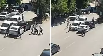 Kombi tartışması hastanede bitti: 5 kişi kiracıyı cadde ortasında sopalarla dövdü