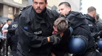 Berlin'de 'İsrail' protestosuna polisten sert müdahale: 8 gözaltı