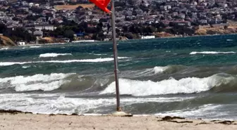 Sakarya'da kırmızı bayraklar asıldı, denize girişler yasaklandı