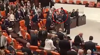 Meclis'teki oturuma damga vuran anlar: Bahçeli ve Özel böyle tokalaştı
