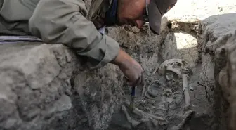 Çatalhöyük'te 9 bin yıllık sır çözülüyor! 'Ölüler evi' bulundu