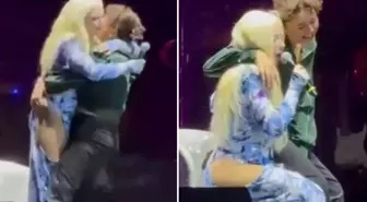 Ece Seçkin konserinde sahneye çıkan Yasemin Minguzzi, oğlunun en sevdiği şarkıyı söyledi