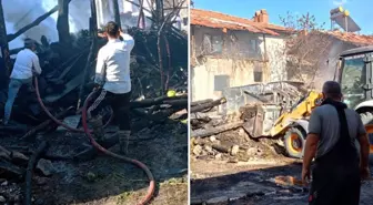 Kütahya'da otomobilde patlama: 3 ev küle döndü
