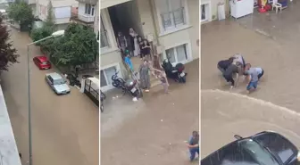 Bursa'yı sağanak vurdu! Evleri su bastı, sular dize kadar çıktı