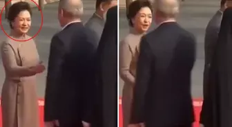 Eli havada kalan Çin'in First Lady'si fena bozuldu