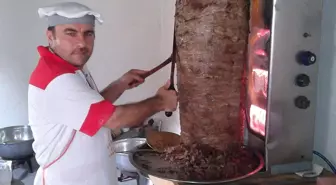 Döner ustası evinde asılı halde ölü bulundu