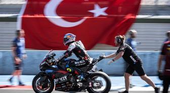 Milli motosikletçi Toprak Razgatlıoğlu, Fransa'da 2'de 2 yaptı