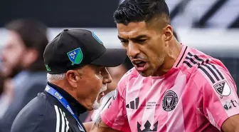 Rakibine tüküren Luis Suarez'e men cezası