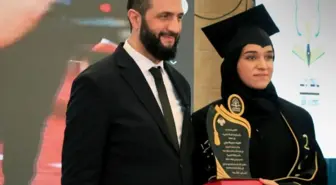 Suriye Devlet Başkanı eş-Şara, eşinin diplomasını kendisi verdi