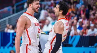 12 Dev Adam, Polonya'yı farklı geçerek yarı finale yükseldi