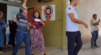 Salça yapan kadın ölümle burun buruna geldi! 4 parmağı koptu