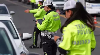 Terlik ya da topuklu ayakkabıyla trafiğe çıkan ceza yiyebilir