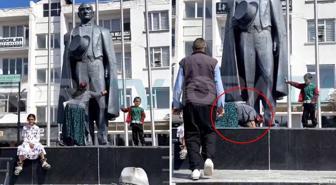 Atatürk heykeline sarıldı, yetmedi uzanıp ayaklarını öptü