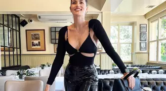 Fahriye Evcen'den Burak Özçivit'le romantik 'yaza veda' pozu