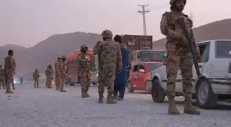 Pakistan'da askeri konvoya pusu: 12 asker ve 13 terörist öldü