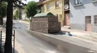60 yılı aşkındır yol ortasında duruyor, kaldırmaya çalışan kepçe kırılıyor