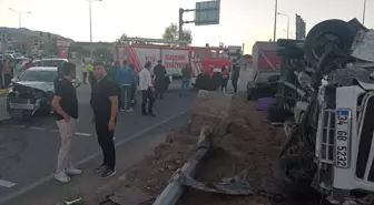 Tarım işçilerini taşıyan minibüs, otomobille çarpıştıktan sonra devrildi! 20 yaralı
