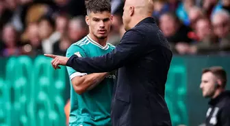 Liverpool'da Arne Slot, kendisini yere atarak sarı kart gören oyuncusuna cezayı kesti