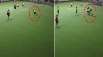 Halı sahada futbol oynayan polis memuru kalp krizi geçirip hayatını kaybetti